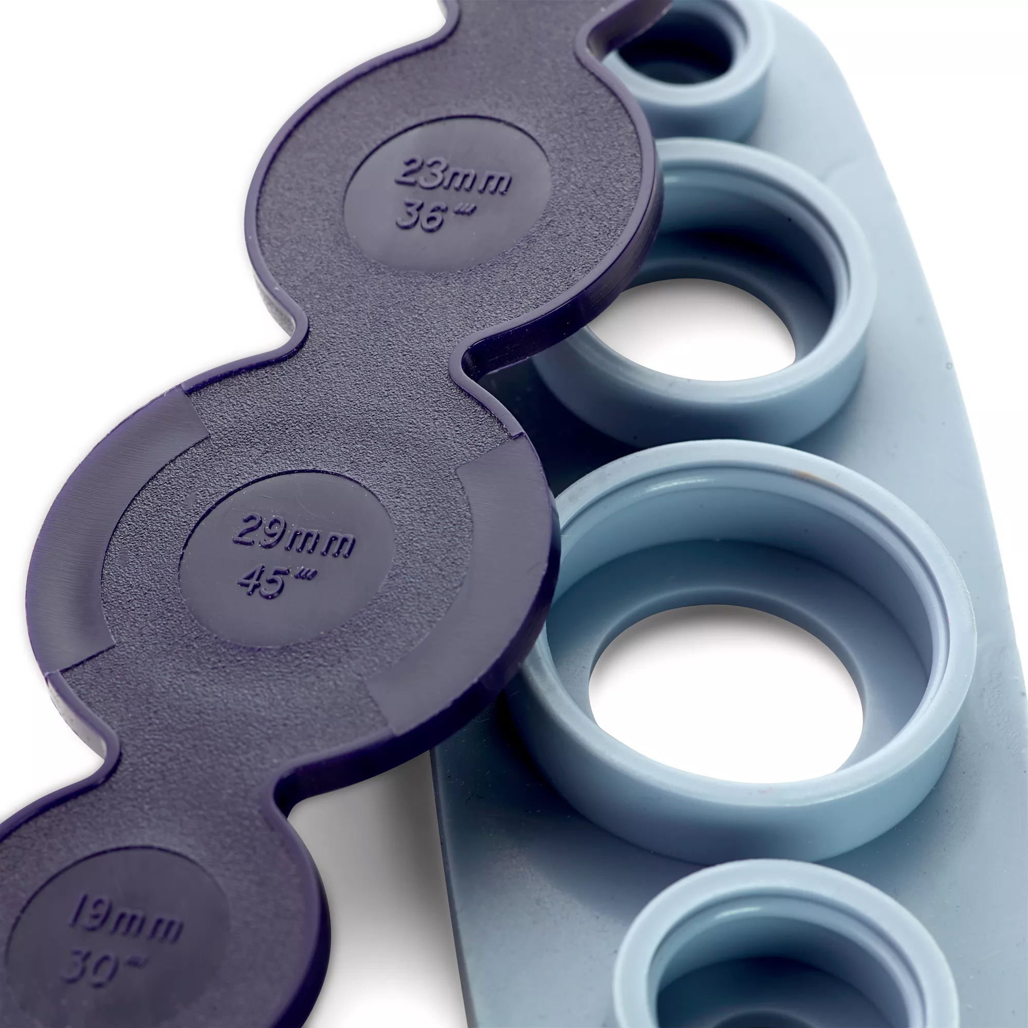 Outil pour boutons à recouvrir