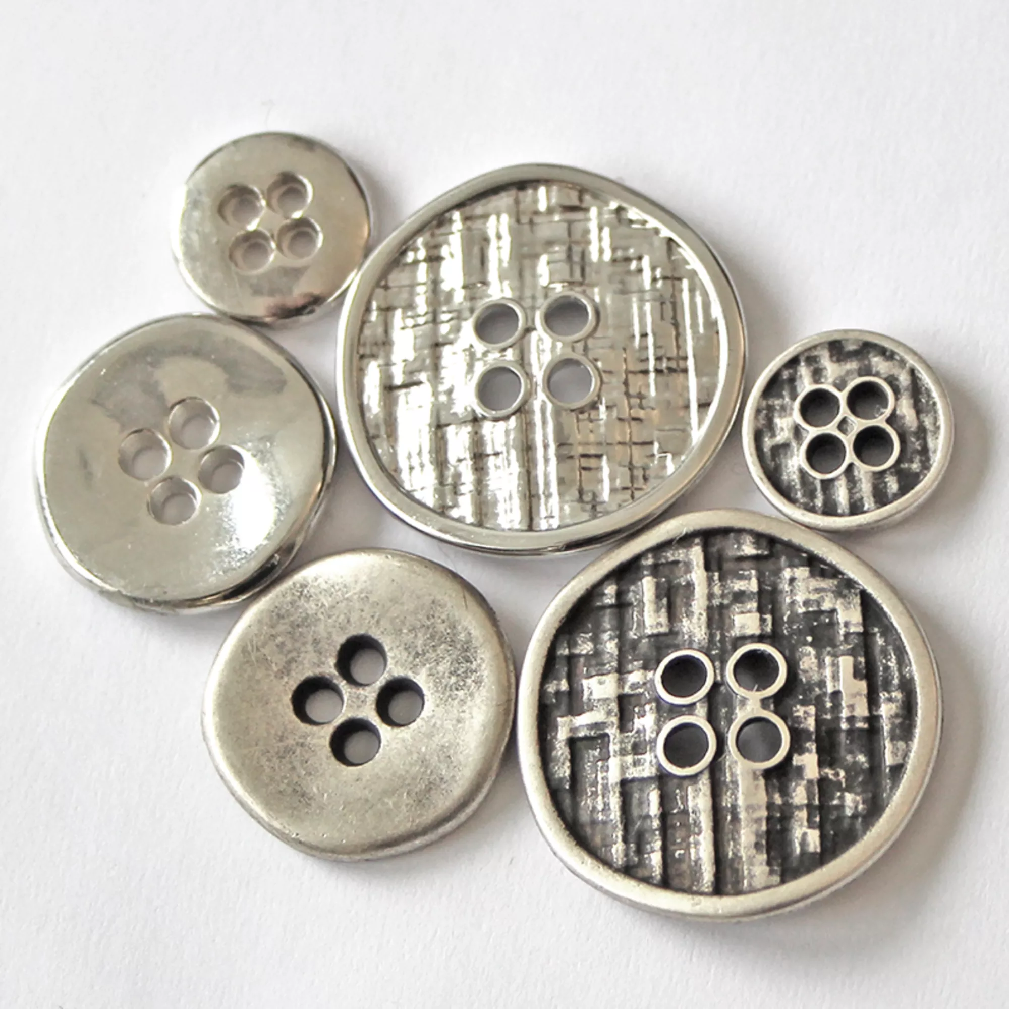 Metal button 4-holes, usable on both sides, 10mm, silver