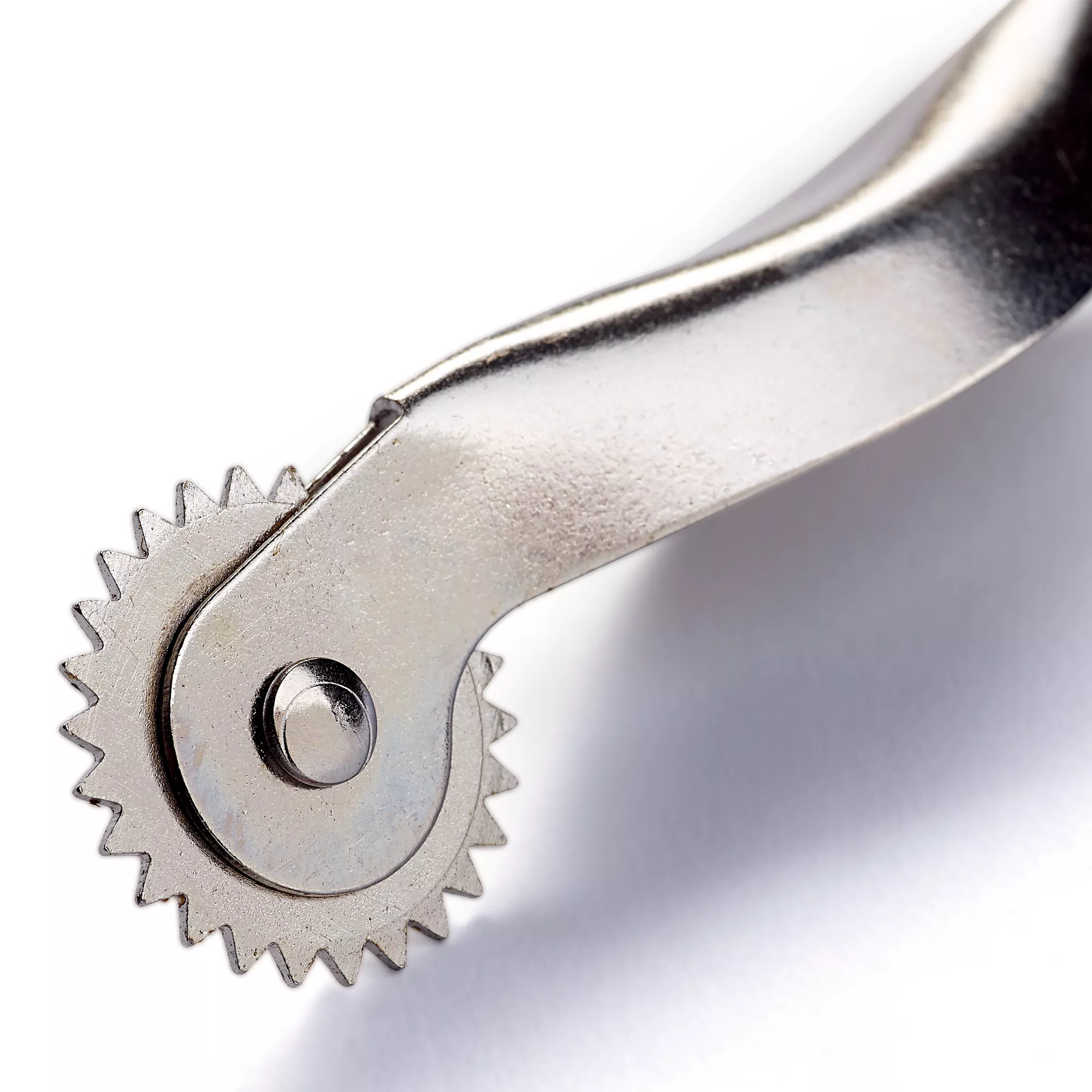 Tracing wheel, toothed or extra sharp