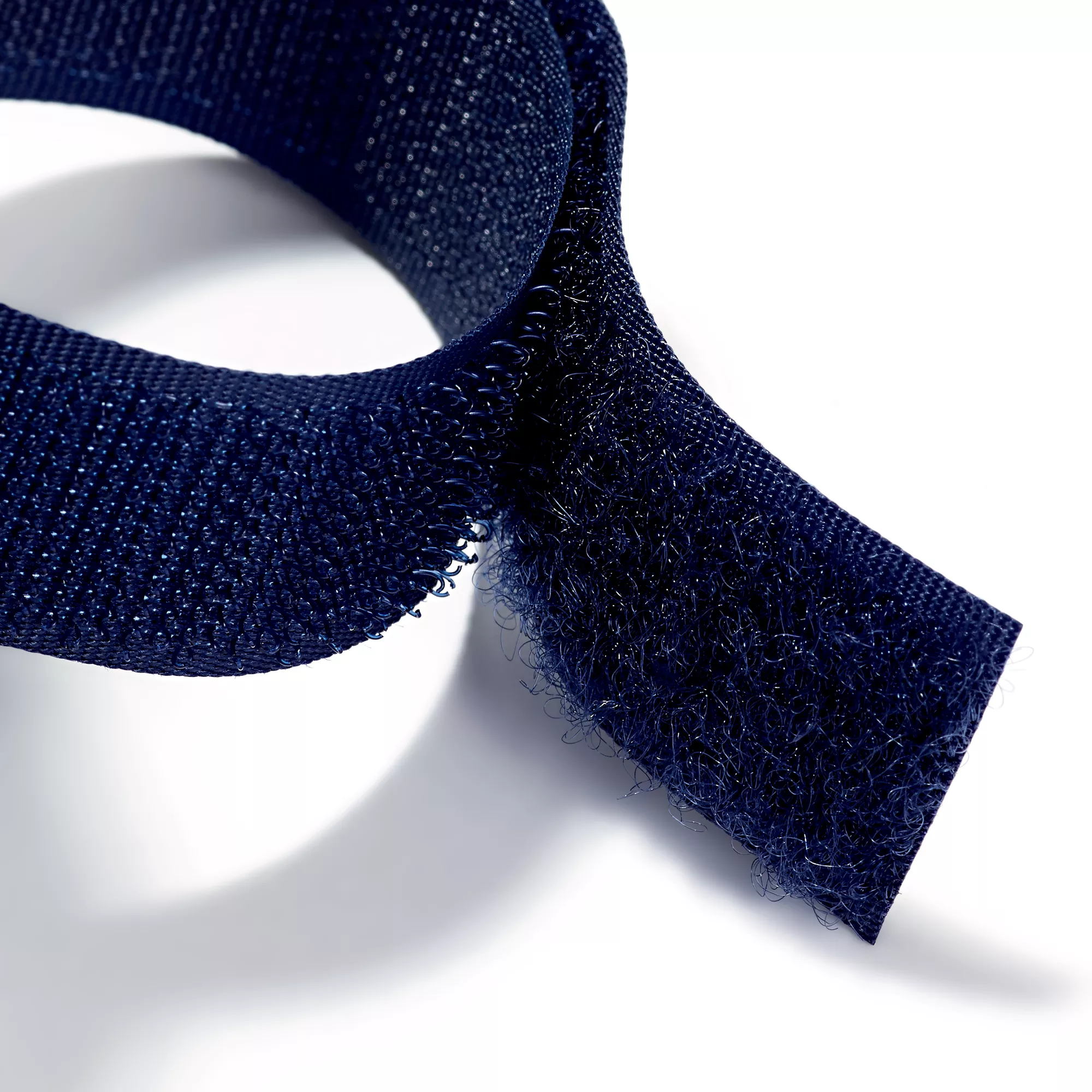 Arm pin cushion with adhesive strap, blue